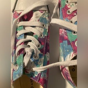 Womens floral Airwalk shoes size 7.5